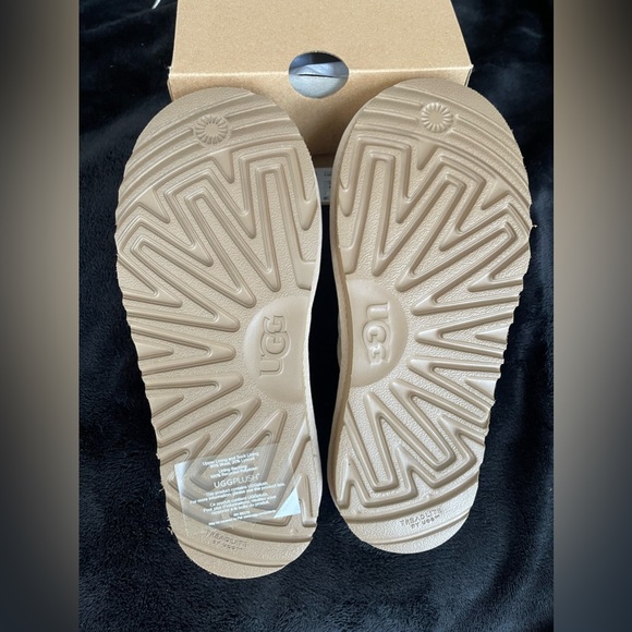 UGG KIDS NEW Keegan SLIPPERS Slides SHEEPSKIN Metallic Gold size 2. - Picture 5 of 6